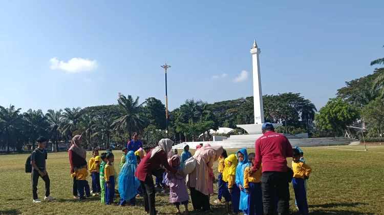 Petugas Damkar Kota Madiun Edukasi Puluhan Siswa TK