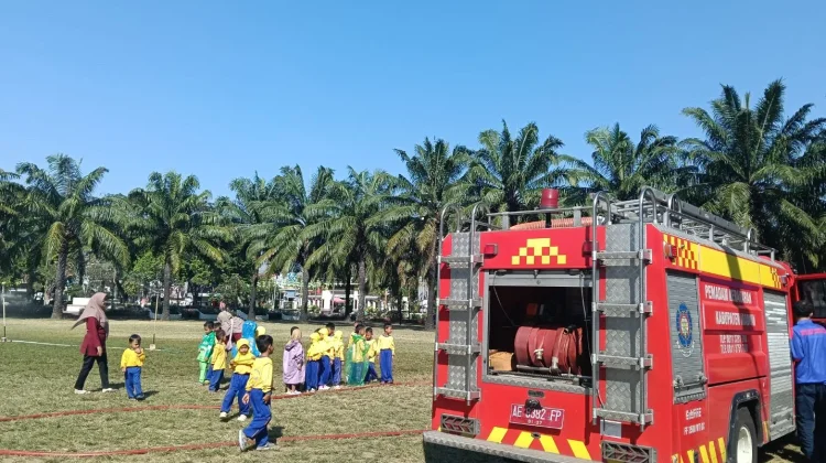Petugas Damkar Kota Madiun Edukasi Puluhan Siswa TK