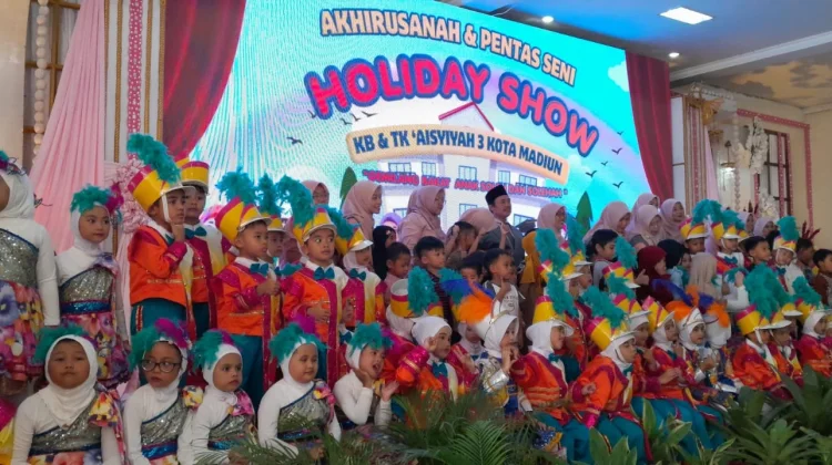 KB TK Aisyiyah 3 Kota Madiun Sukses Gelar Akhirussanah Bertema “Holiday Show”