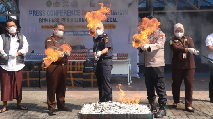 Pemkab Madiun Dukung Pemusnahan Jutaan Batang Rokok Ilegal