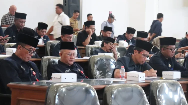 Rapat Paripurna DPRD, Bupati Madiun Sampaikan Nota Keuangan LPJ Tahun 2025