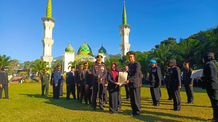 Sejumlah Anggota Polres Magetan Terima Penghargaan di Hari Bhayangkara ke-80