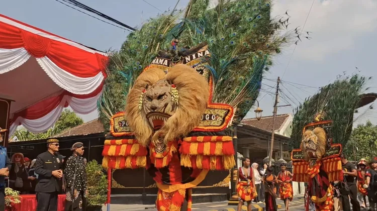 Kesenian Reyog Tampil dalam Kirab Budaya Bersih Desa Kelurahan Winongo