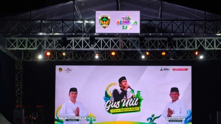 Ribuan Jamaah Bersholawat Bersama Gus Iqdam