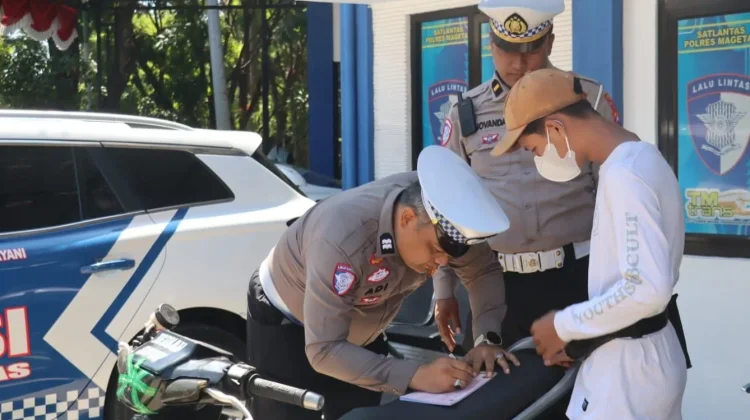 Remaja Pelaku Wheelie di Depan Pendopo Magetan Ditilang