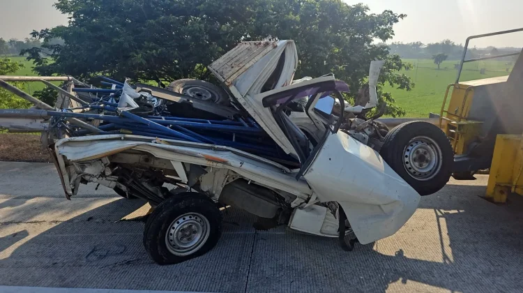 Sopir Pickup Meninggal Dunia Terjepit dalam Kecelakaan Beruntun di Tol Magetan