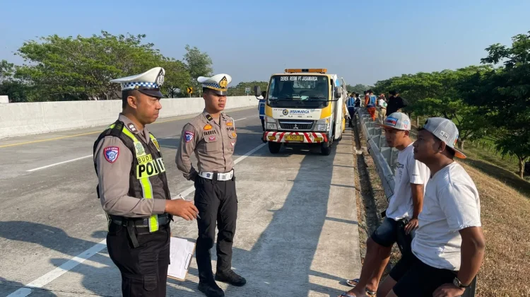 Sopir Pickup Meninggal Dunia Terjepit dalam Kecelakaan Beruntun di Tol Magetan