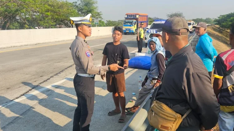 Sopir Pickup Meninggal Dunia Terjepit dalam Kecelakaan Beruntun di Tol Magetan