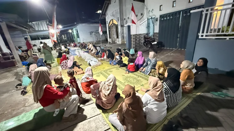 Sambut Kemerdekaan, Warga RT 8 Desa Sambirejo Gelar Malam Tirakatan