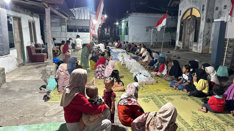 Sambut Kemerdekaan, Warga RT 8 Desa Sambirejo Gelar Malam Tirakatan