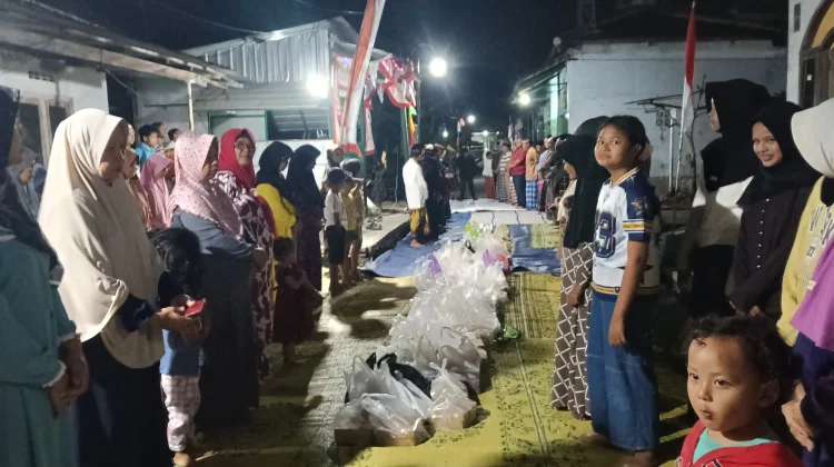 Sambut Kemerdekaan, Warga RT 8 Desa Sambirejo Gelar Malam Tirakatan