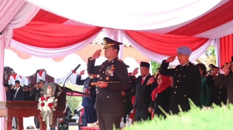 Kapolres Pimpin Upacara Penurunan Bendera HUT ke-81 RI di Magetan