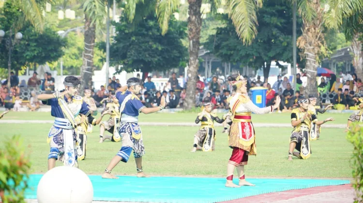 SEMARAK!! Tarian Kolosal Pencak Silat, Atraksi Marching Band dan Aubade Tampil Apik