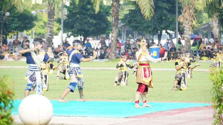 SEMARAK!! Tarian Kolosal Pencak Silat, Atraksi Marching Band dan Aubade Tampil Apik