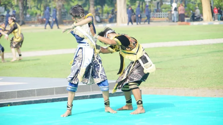 SEMARAK!! Tarian Kolosal Pencak Silat, Atraksi Marching Band dan Aubade Tampil Apik