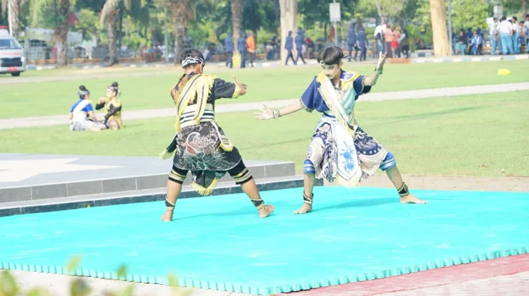 SEMARAK!! Tarian Kolosal Pencak Silat, Atraksi Marching Band dan Aubade Tampil Apik