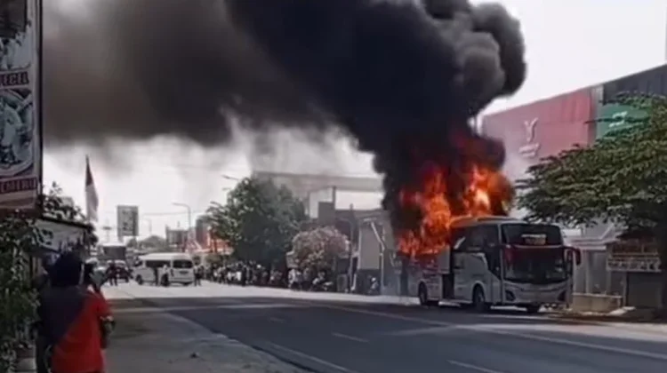 Bus Eka Terbakar, Penumpang dan Kru Berhasil Dievakuasi
