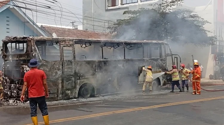 Bus Eka Terbakar, Penumpang dan Kru Berhasil Dievakuasi