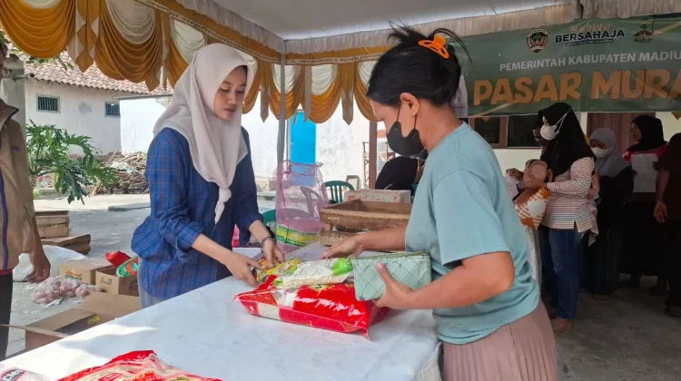Pasar Murah di Teguhan Sediakan 5 Komoditas dengan Harga Terjangkau