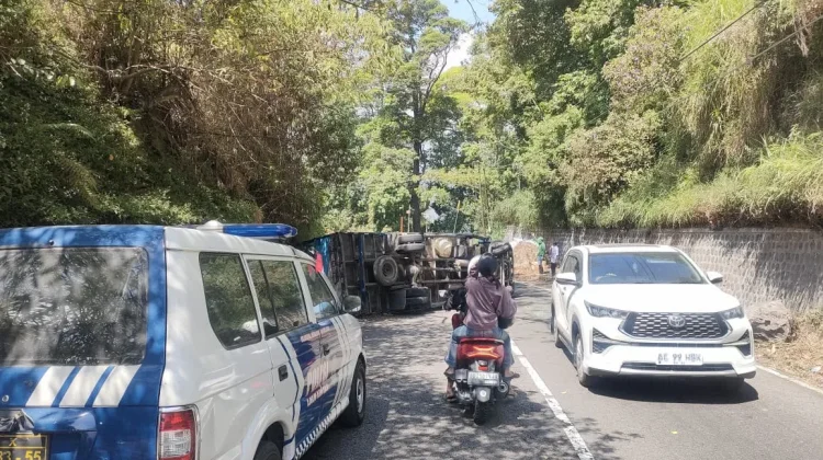 Truk Mangga Terguling di Sarangan Magetan, Rem Diduga Bermasalah