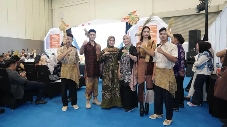 Ajang Promosi Batik, Wastra Madiun Tampil Elegan di APKASI Otonomi Expo 2026