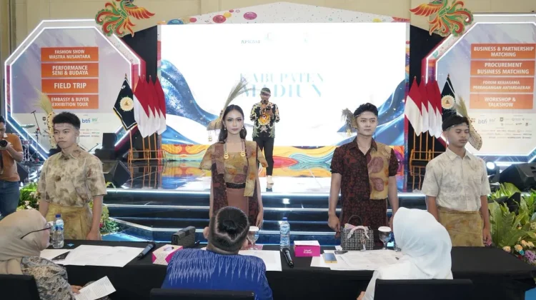 Ajang Promosi Batik, Wastra Madiun Tampil Elegan di APKASI Otonomi Expo 2026