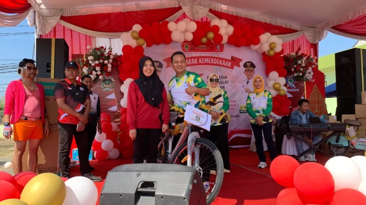 Semarak Kemerdekaan, RS Dolopo Madiun Gelar Jalan Sehat
