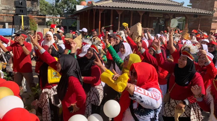 Semarak Kemerdekaan, RS Dolopo Madiun Gelar Jalan Sehat