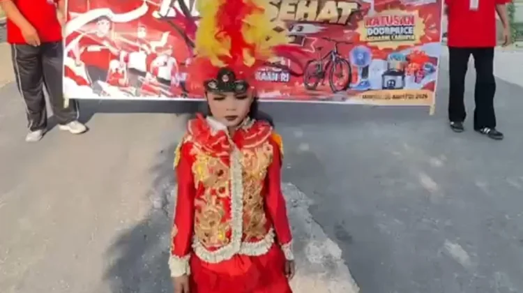 MERIAH! Ratusan Warga RT 8 Ikuti Jalan Santai dan Mini Carnival Peringatan HUT RI