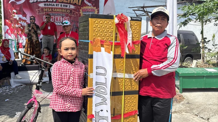 MERIAH! Ratusan Warga RT 8 Ikuti Jalan Santai dan Mini Carnival Peringatan HUT RI