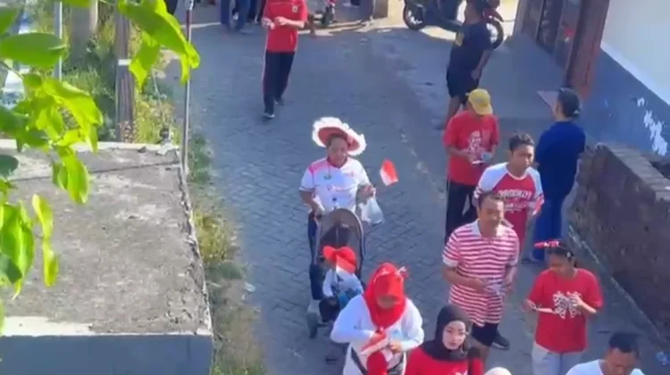 MERIAH! Ratusan Warga RT 8 Ikuti Jalan Santai dan Mini Carnival Peringatan HUT RI