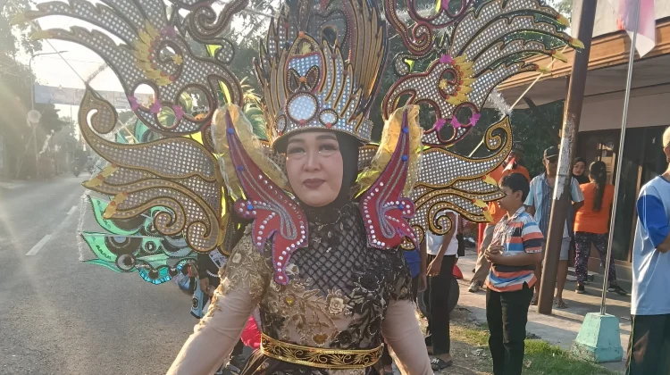 MERIAH! Ratusan Warga RT 8 Ikuti Jalan Santai dan Mini Carnival Peringatan HUT RI