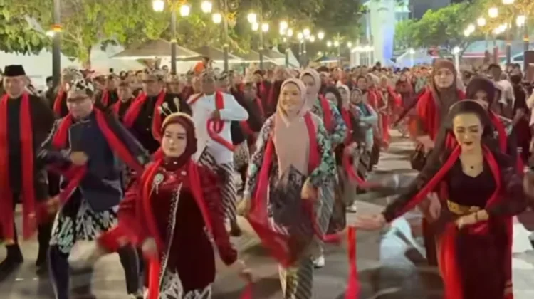 Ribuan Penari Tampilkan "Beksan Parisuka" di Pahlawan Street Center