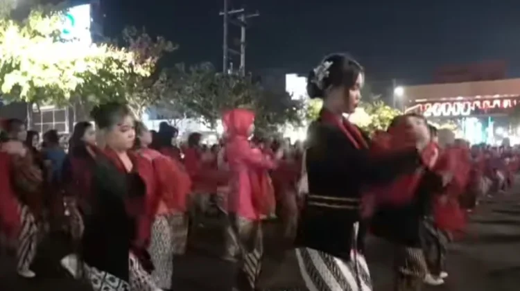 Ribuan Penari Tampilkan "Beksan Parisuka" di Pahlawan Street Center
