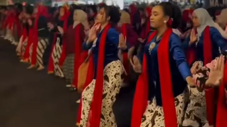 Ribuan Penari Tampilkan "Beksan Parisuka" di Pahlawan Street Center