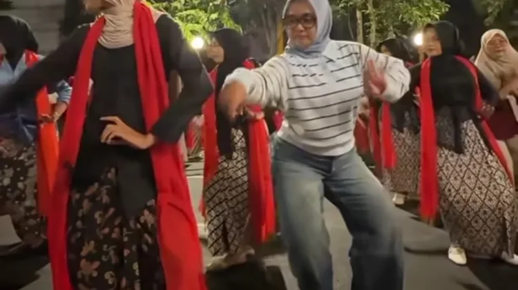 Ribuan Penari Tampilkan "Beksan Parisuka" di Pahlawan Street Center
