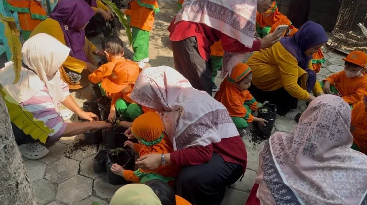 Kelompok Bermain Al Irsyad Kota Madiun Outdoor Learning di KP2L Pari Mandiri