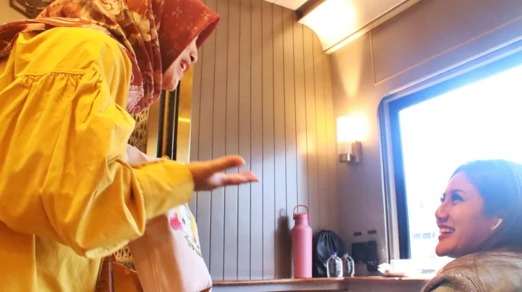 Senyum Pelanggan, Senyumku Juga, PT KAI Daop 7 Madiun Gelar Sapa Pelanggan