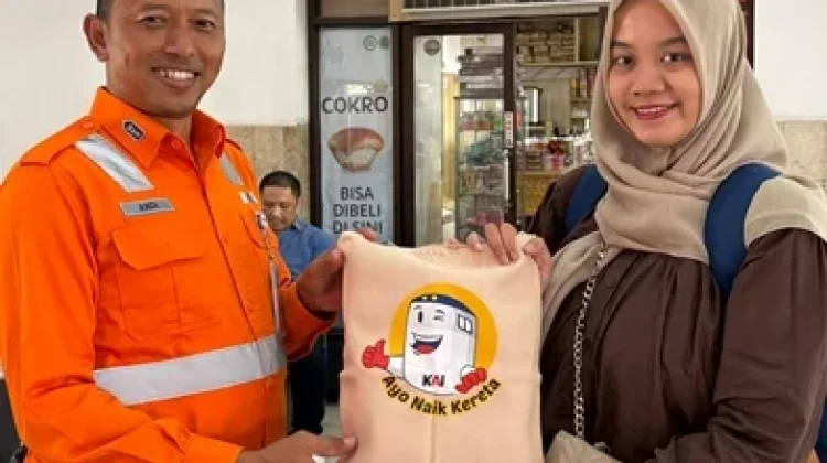 Senyum Pelanggan, Senyumku Juga, PT KAI Daop 7 Madiun Gelar Sapa Pelanggan