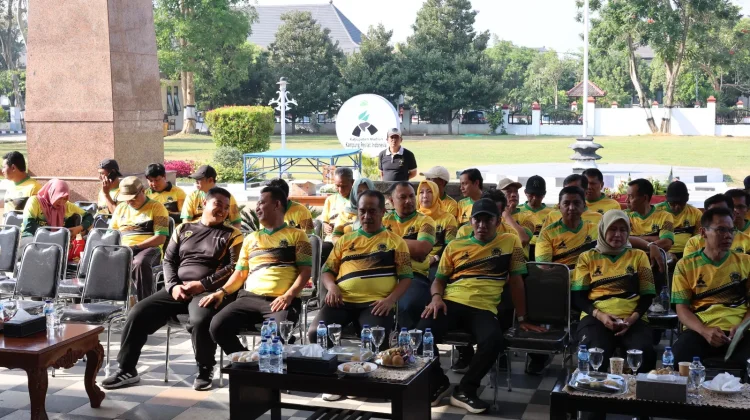 Luar Biasa, Usia 62 Bupati Madiun Tetap Gowes ke Kantor