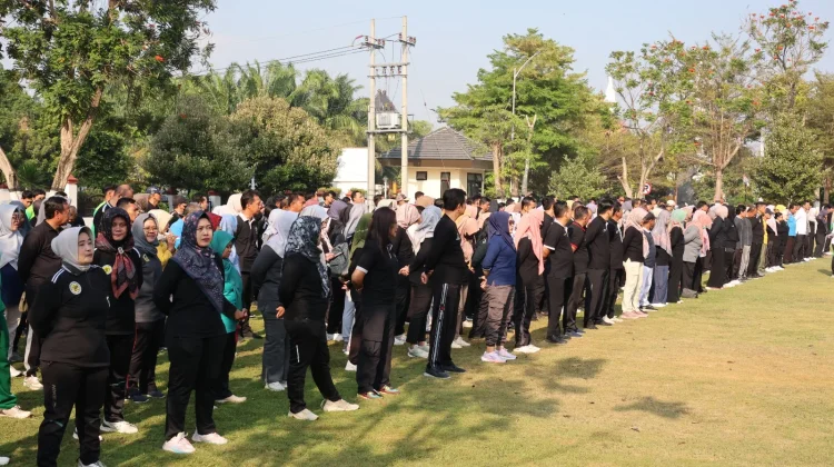 Luar Biasa, Usia 62 Bupati Madiun Tetap Gowes ke Kantor