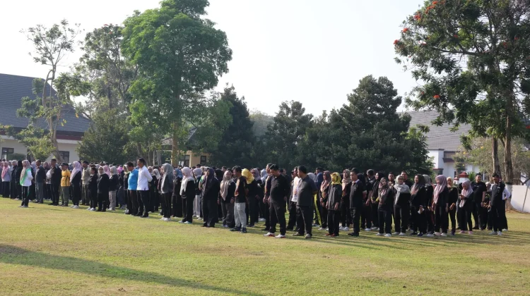 Luar Biasa, Usia 62 Bupati Madiun Tetap Gowes ke Kantor