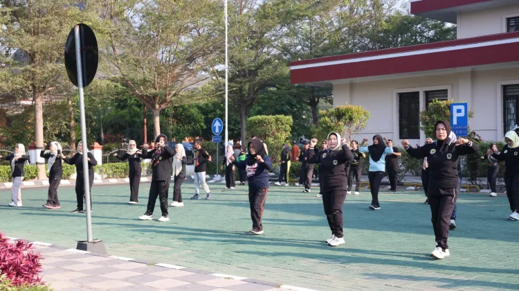 Luar Biasa, Usia 62 Bupati Madiun Tetap Gowes ke Kantor