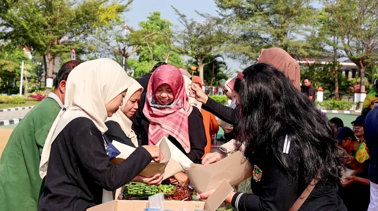 Luar Biasa, Usia 62 Bupati Madiun Tetap Gowes ke Kantor