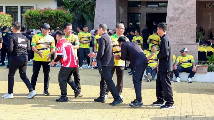Luar Biasa, Usia 62 Bupati Madiun Tetap Gowes ke Kantor