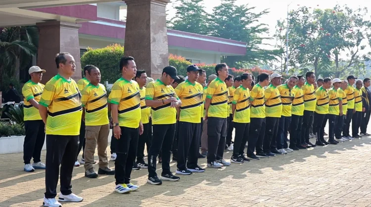 Luar Biasa, Usia 62 Bupati Madiun Tetap Gowes ke Kantor