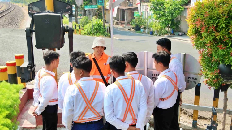TERBAIK!! Daop 7 Madiun Terus Perkuat Keselamatan Perlintasan Sebidang