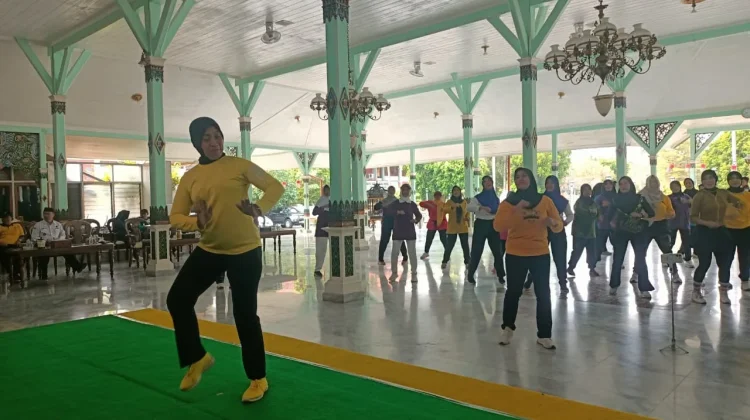 Usia Senja, Pemkab Madiun Gelar Sosialisasi Senam Bugar Sepanjang Usia (SBSU)
