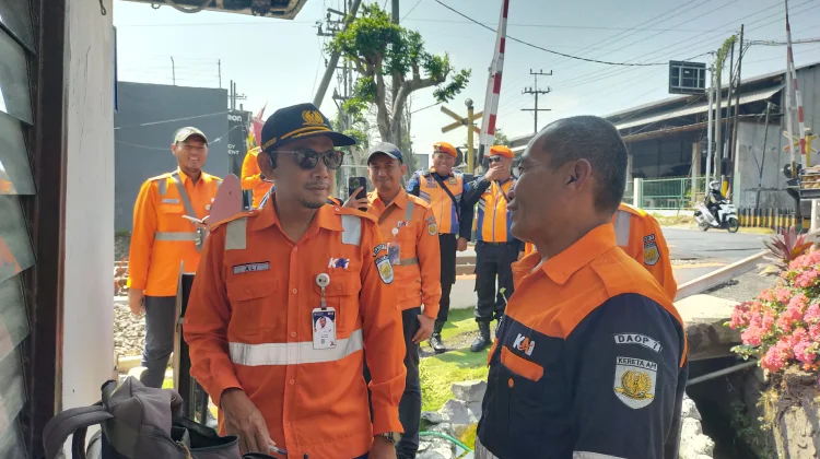 Jajaran Manajemen KAI Daop 7 Madiun Gelar Cek Lintas Jalur