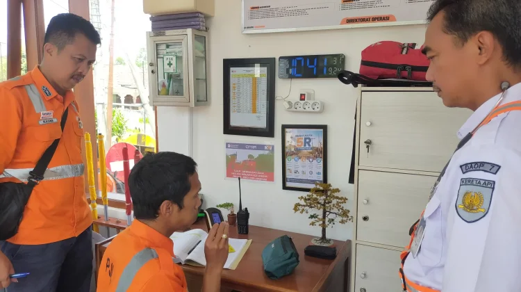 Jajaran Manajemen KAI Daop 7 Madiun Gelar Cek Lintas Jalur